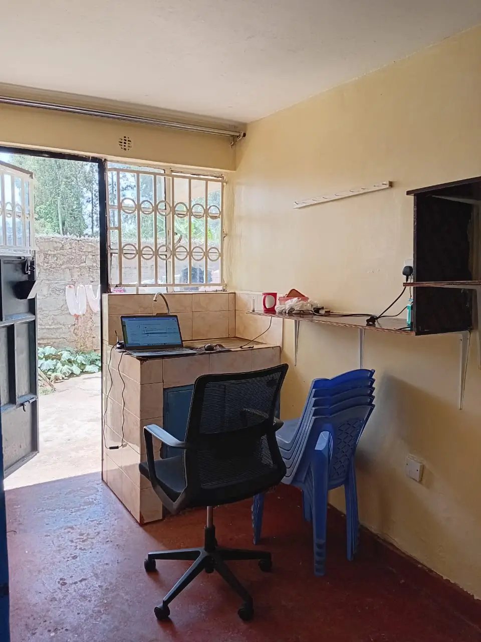 Multi-purpose room with desk, work area, and garden access