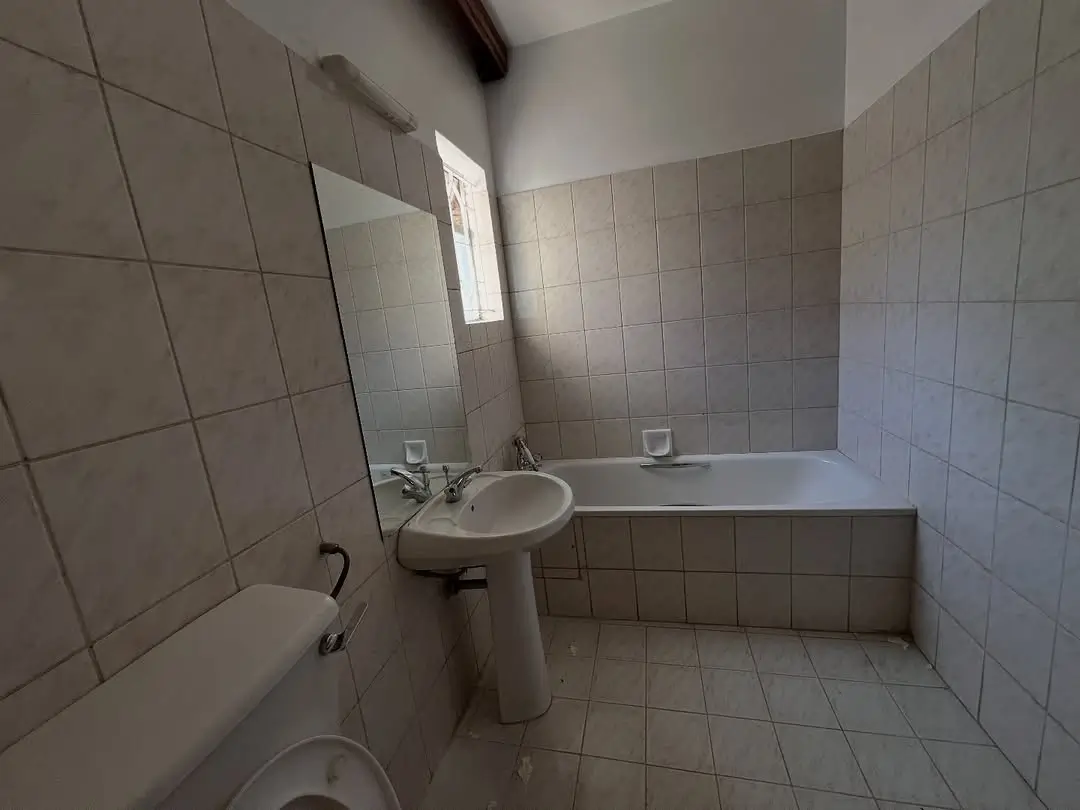 Simple bathroom with pedestal sink and bathtub
