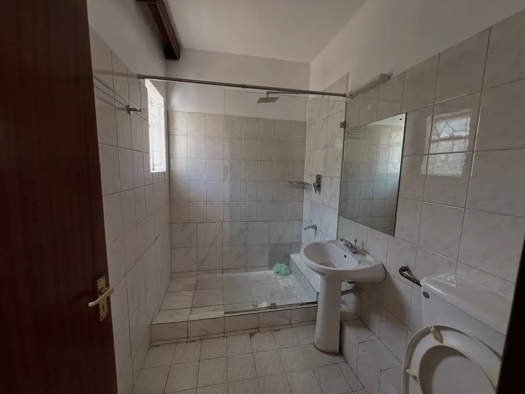 Bathroom with shower enclosure, pedestal sink, toilet