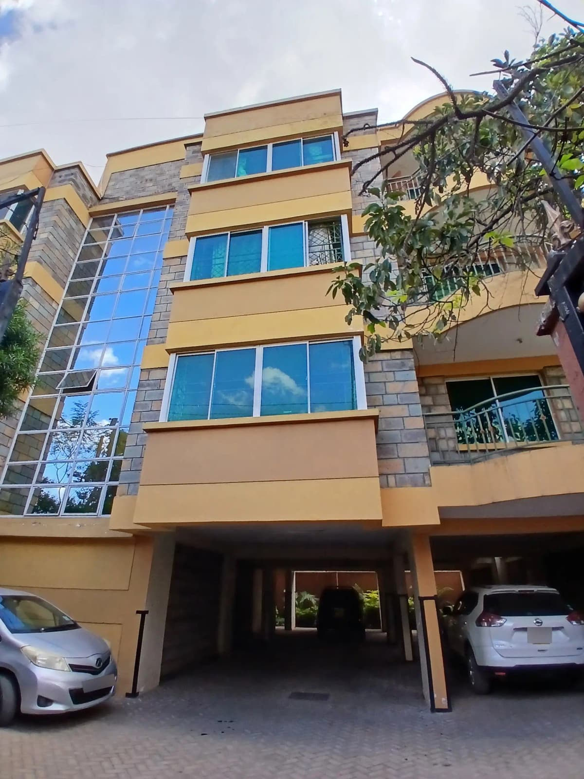 Muhuti Cresent Hse. 4 Apartments
