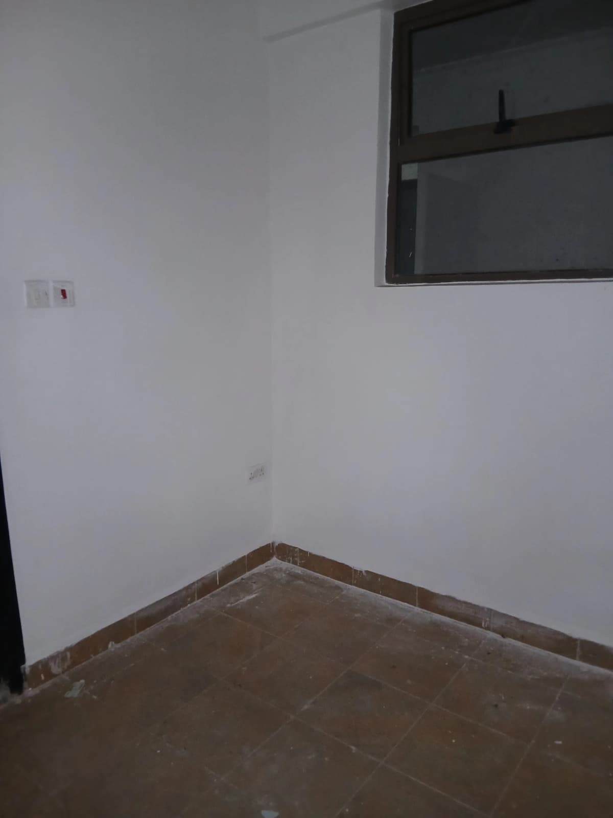 Empty room with concrete floor and window opening