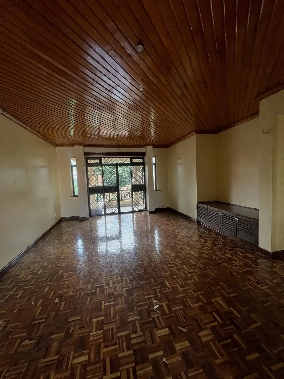 Spacious living room with wooden ceiling and parquet flooring