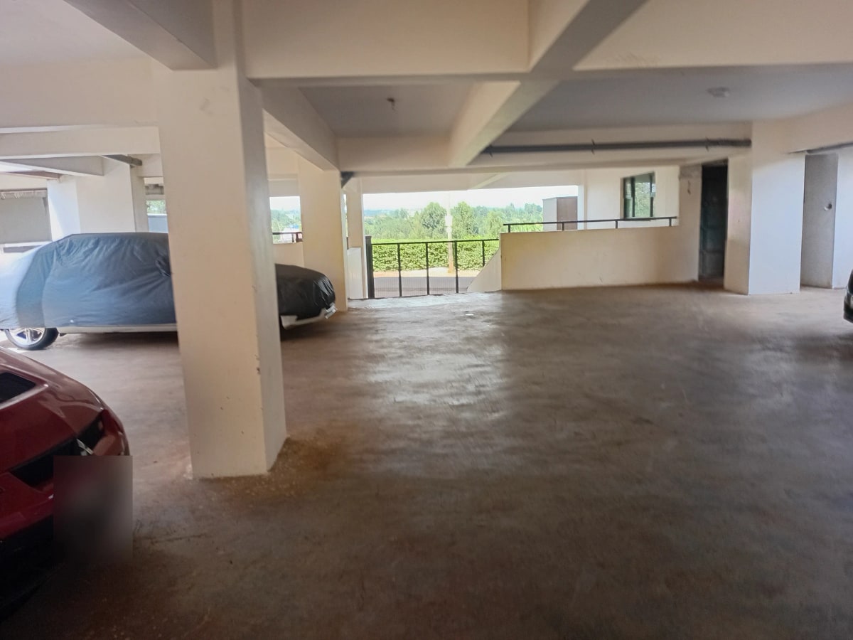 Multi-level parking garage with concrete floor and support columns