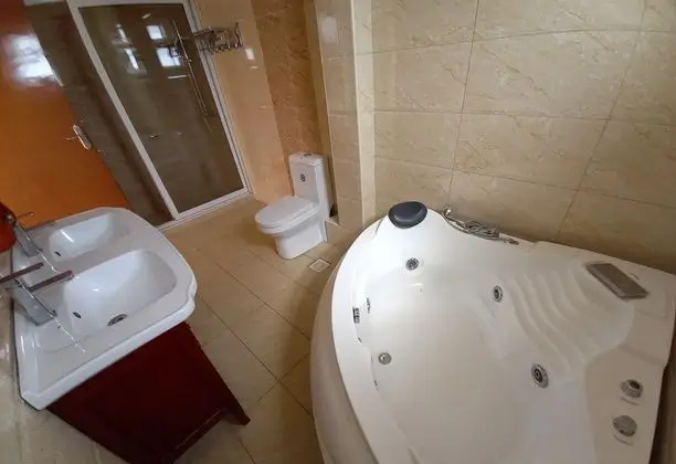 Bathroom with sink, toilet, and jacuzzi bathtub