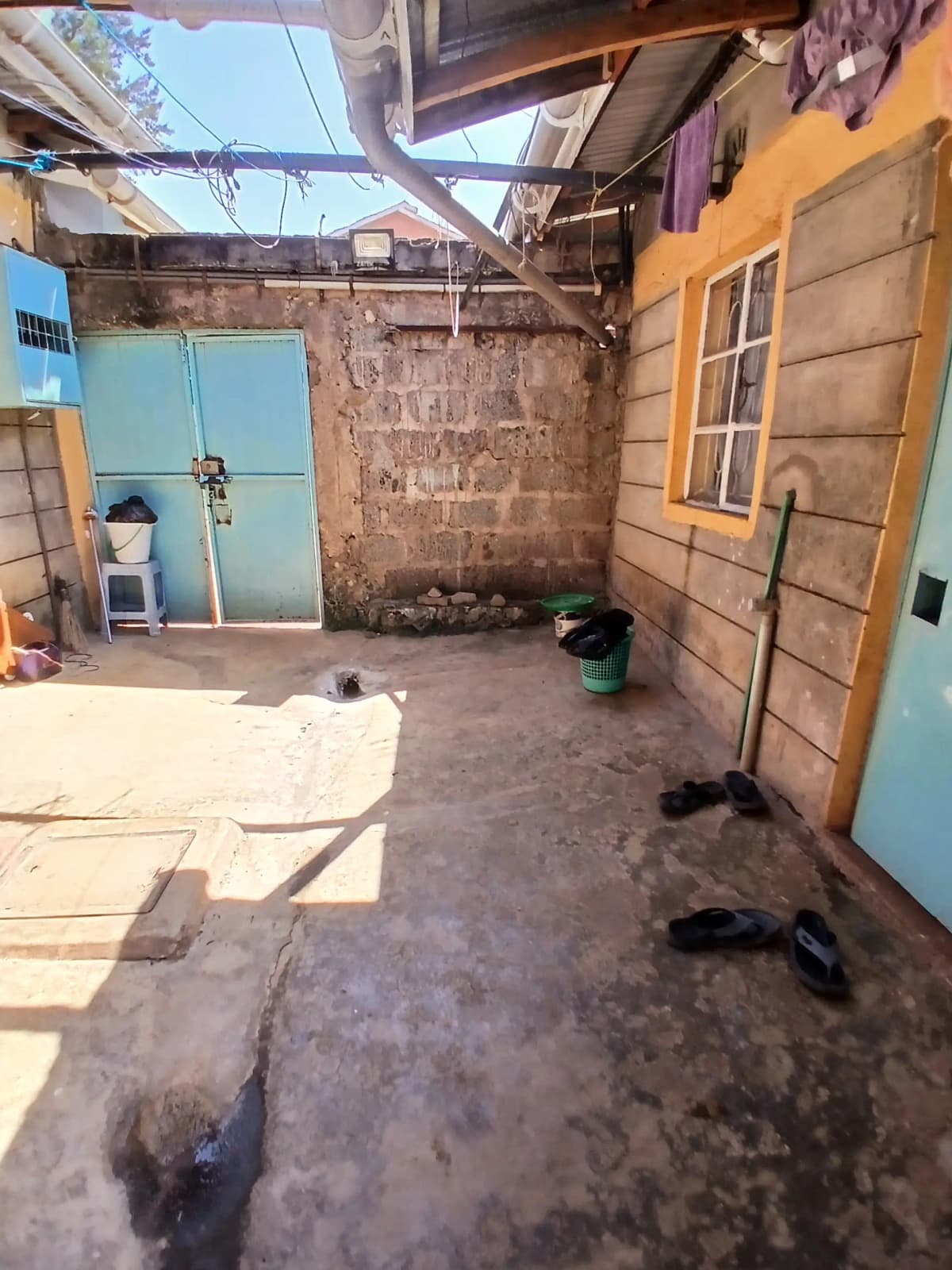 Outdoor utility area with washing lines and storage